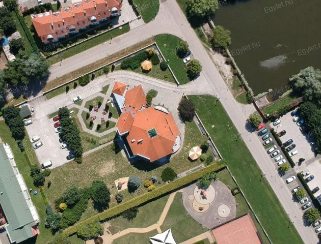 Eladó hotel, Zalakaroson 490 M Ft, 23 szobás