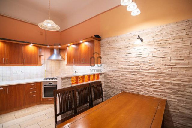 Eladó téglalakás, Budapesten, VII. kerületben 140 M Ft, 3 szobás