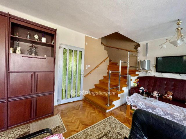 Eladó családi ház, Pétfürdőn 58 M Ft, 2+2 szobás