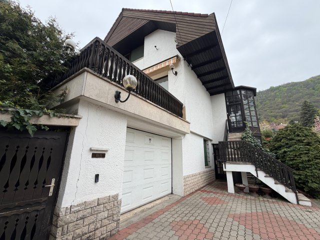 Eladó ikerház, Budapesten, III. kerületben 249 M Ft, 5 szobás