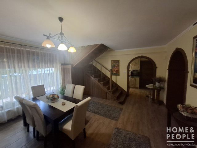 Eladó családi ház, Sándorfalván 152 M Ft, 5 szobás