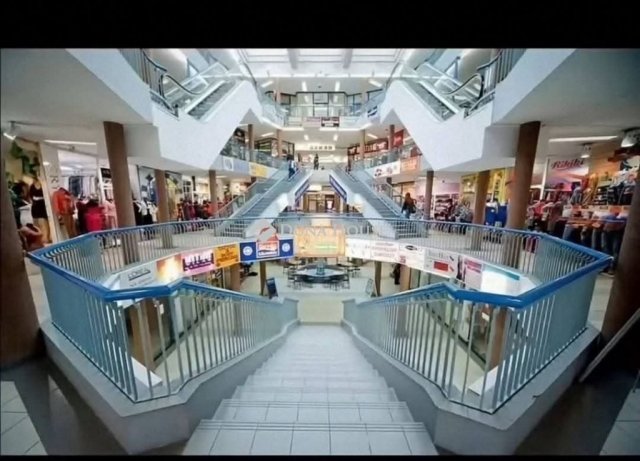 Eladó üzlethelyiség, Pécsett 18.7 M Ft, 1 szobás