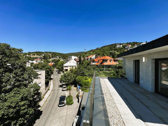 Eladó téglalakás, Pécsett 169.9 M Ft, 4 szobás