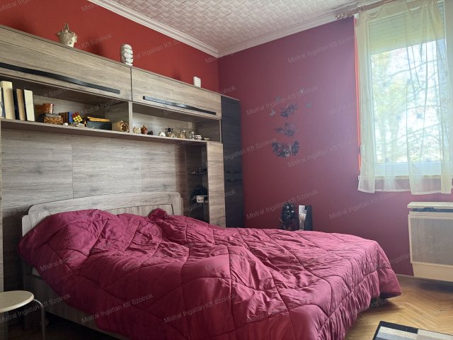 Eladó téglalakás, Szolnokon 33.9 M Ft, 2 szobás