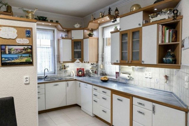 Eladó családi ház, Dunakeszin 193 M Ft, 5 szobás