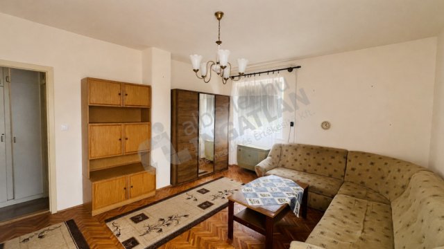 Kiadó téglalakás, albérlet, IV. kerületben, Szent László téren