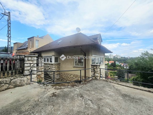 Eladó családi ház, Pécsett, Rodostó utcában 150 M Ft, 6 szobás