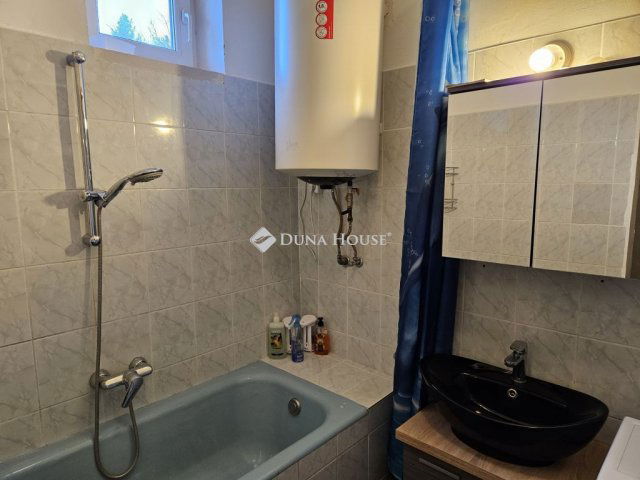 Eladó családi ház, Nyúlon, Petőfi Sándor utcában 100 M Ft