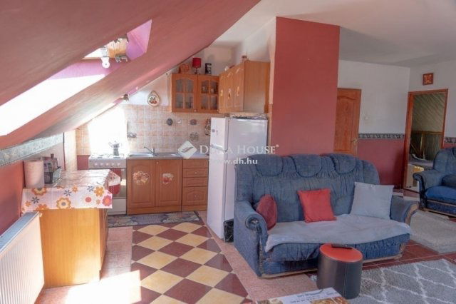 Eladó családi ház, Gödöllőn 75.9 M Ft, 6 szobás