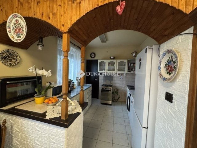 Eladó családi ház, Nagytarcsán 124.9 M Ft, 4 szobás