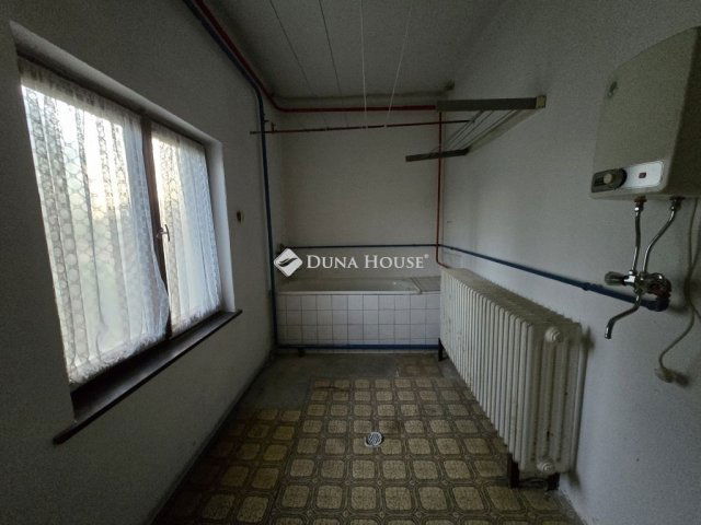 Eladó ikerház, Pécsett 83.99 M Ft, 3 szobás