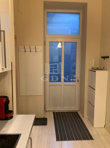 Eladó téglalakás, Budapesten, VI. kerületben 74.3 M Ft, 2 szobás