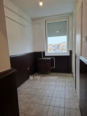 Eladó panellakás, Hajdúböszörményen 39.9 M Ft, 2 szobás