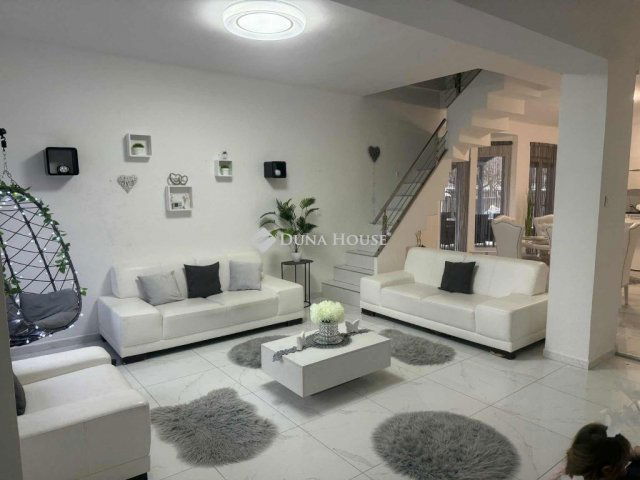 Eladó családi ház, Berhidán 69 M Ft, 6 szobás