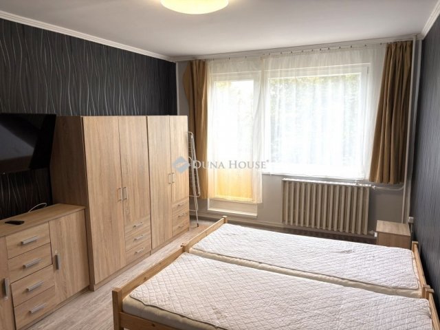 Eladó téglalakás, Esztergomban 55 M Ft, 2 szobás