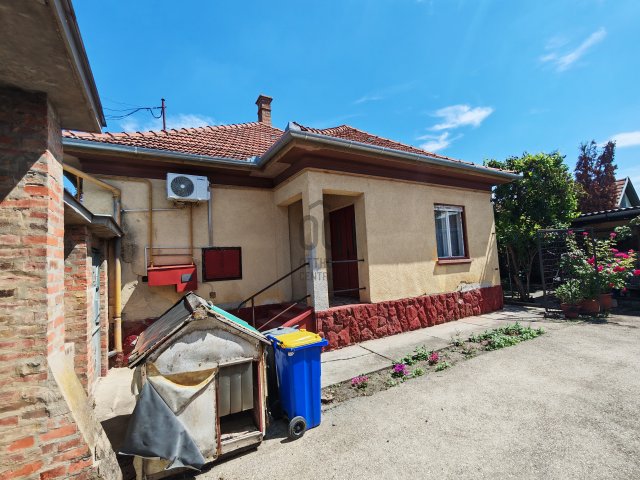 Eladó családi ház, Cegléden 59.5 M Ft, 3 szobás