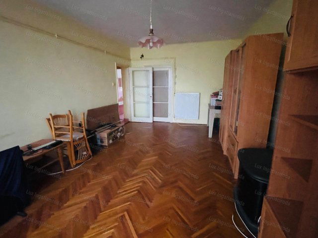 Eladó téglalakás, Komáromban 39.99 M Ft, 2 szobás