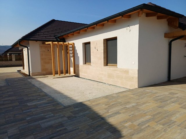 Eladó ikerház, Pilisszentivánon 149.9 M Ft, 4 szobás