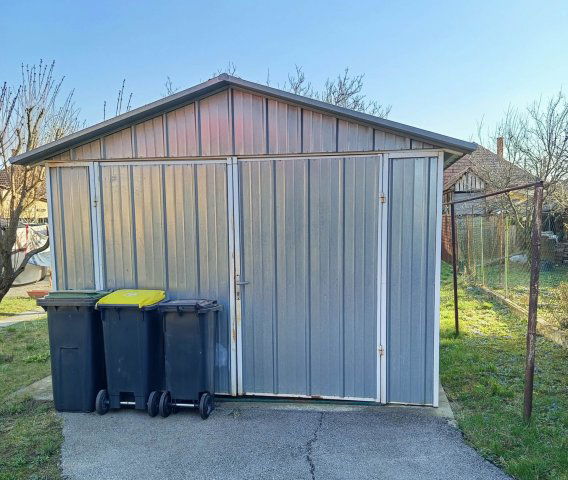 Eladó családi ház, Szolnokon 31.9 M Ft, 2 szobás