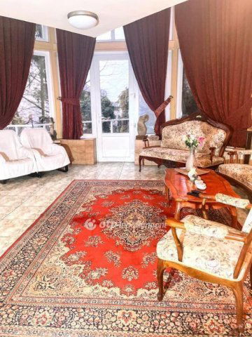 Eladó családi ház, Pécsett 125 M Ft, 5+2 szobás