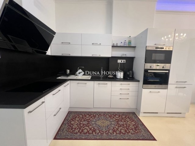 Eladó téglalakás, Budapesten, VI. kerületben 206.25 M Ft