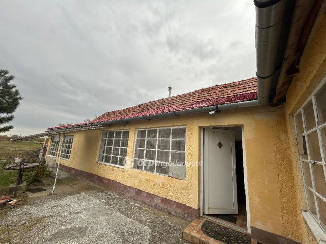 Eladó családi ház, Zsákán 10 M Ft, 2+1 szobás