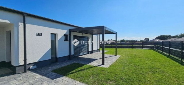 Kiadó ikerház, albérlet, Szombathelyen 375 E Ft / hó, 4 szobás