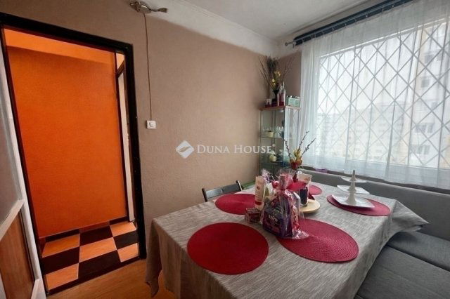 Eladó panellakás, Budapesten, XV. kerületben 65.5 M Ft, 2 szobás