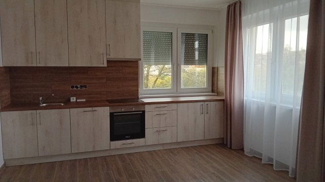 Kiadó téglalakás, albérlet, Sopronban 100 E Ft / hó, 1 szobás