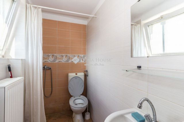 Eladó családi ház, Szombathelyen 95 M Ft, 9 szobás