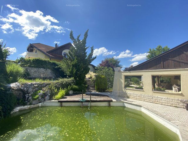 Eladó családi ház, Kaposváron 169.9 M Ft, 6 szobás