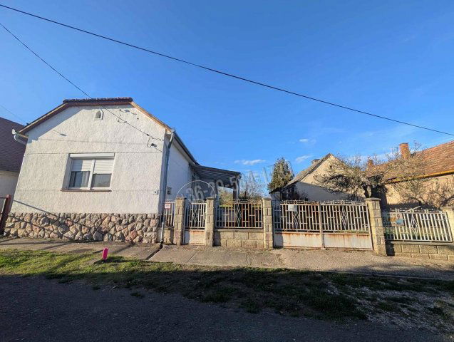 Eladó családi ház, Sellyén 20.5 M Ft, 2 szobás