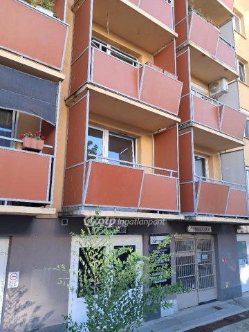 Eladó panellakás, Miskolcon 32.42 M Ft, 2 szobás