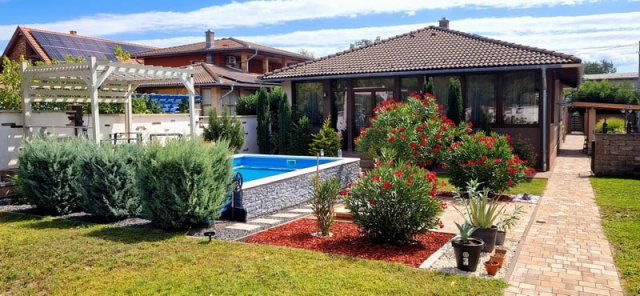 Eladó családi ház, Taksonyon 164 M Ft, 2+1 szobás