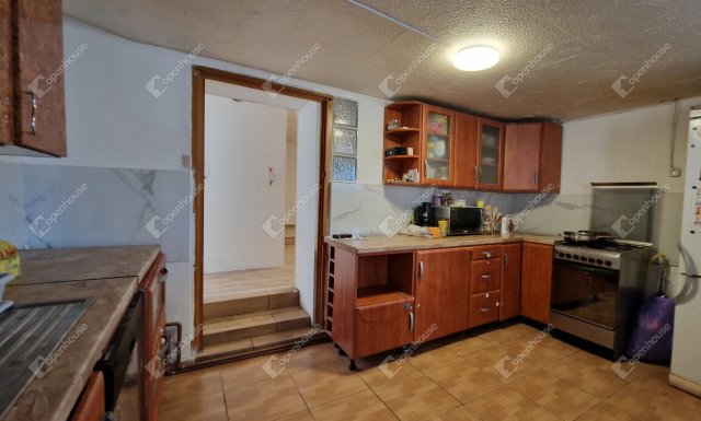 Eladó családi ház, Banán 38 M Ft, 4 szobás