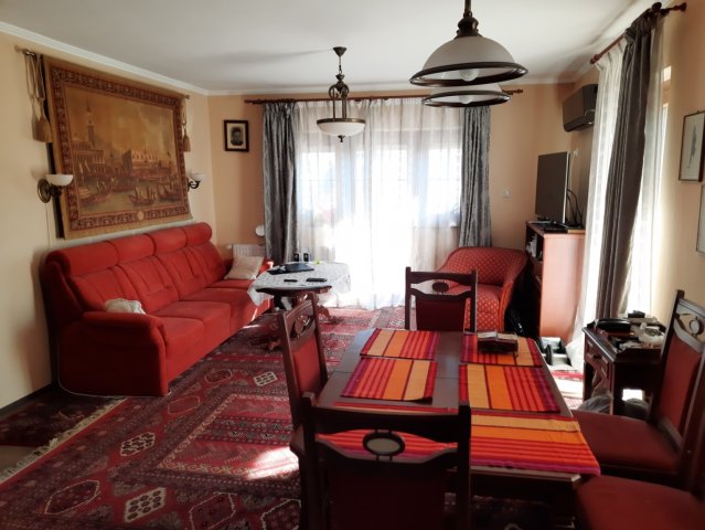 Eladó családi ház, Hévízen 112.8 M Ft, 9 szobás