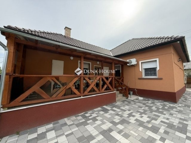 Eladó családi ház, Vecsésen 95 M Ft, 3 szobás