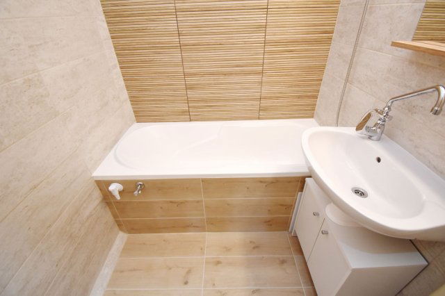 Eladó panellakás, Debrecenben 65 M Ft, 3 szobás