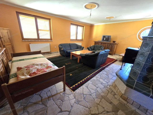 Eladó családi ház, Komáromban 131.2 M Ft, 6 szobás