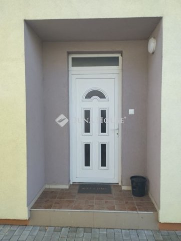Eladó családi ház, Székesfehérvárott 123 M Ft, 8 szobás