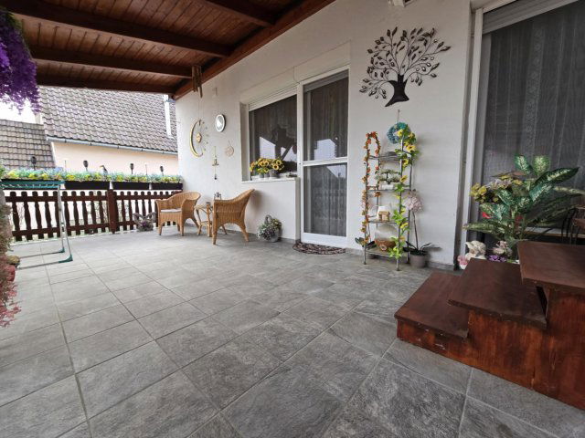 Eladó családi ház, Dombóváron 49 M Ft, 5 szobás