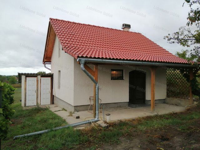 Eladó nyaraló, Balatonszabadiban 19.9 M Ft, 7 szobás