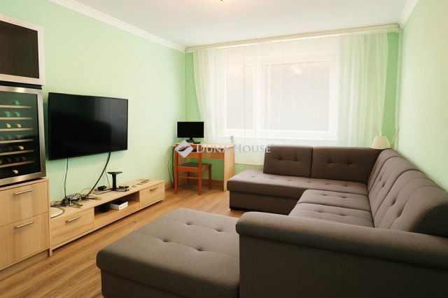 Eladó panellakás, Debrecenben 56.5 M Ft, 3 szobás