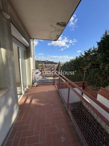 Eladó téglalakás, Pécsett 88 M Ft, 3 szobás