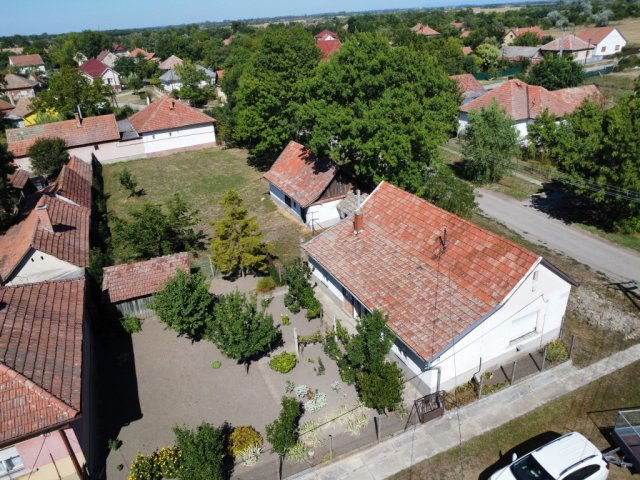 Eladó családi ház, Jászkisérén 10.9 M Ft, 2+1 szobás