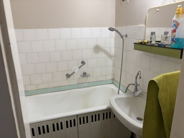 Eladó panellakás, Budapesten, III. kerületben 73.7 M Ft, 3 szobás