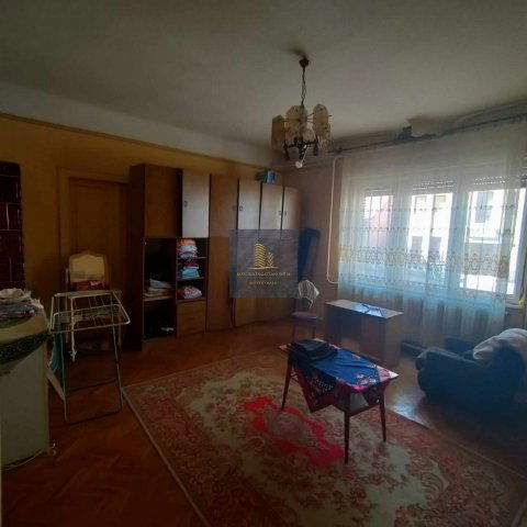Eladó családi ház, Nyíregyházán 48 M Ft, 5+1 szobás
