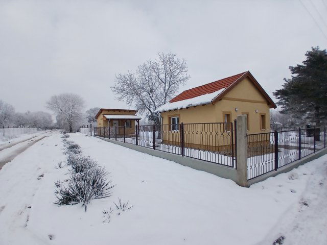 Eladó családi ház, Kiskunfélegyházán 31.3 M Ft, 1+1 szobás