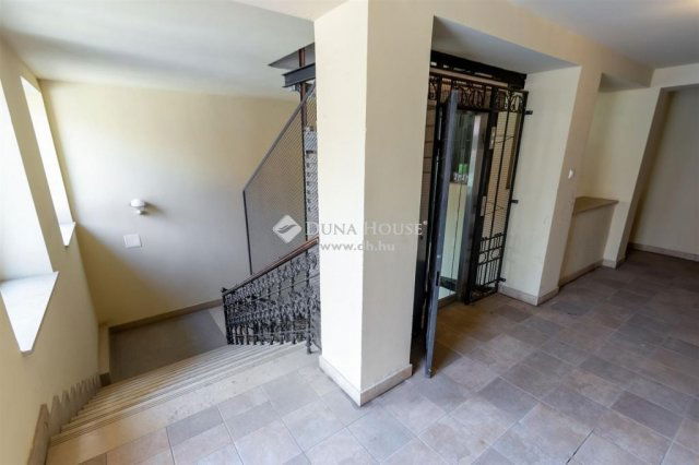 Eladó téglalakás, Budapesten, VI. kerületben 476.25 M Ft