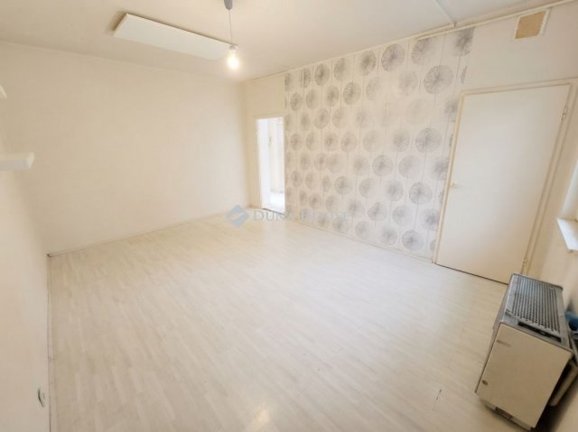 Eladó téglalakás, Győrött 36 M Ft, 1 szobás
